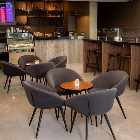 卡米诺里尔蒙特雷时尚大道酒店 San Pedro Garza Garcia 外观 照片 The lounge at the airport