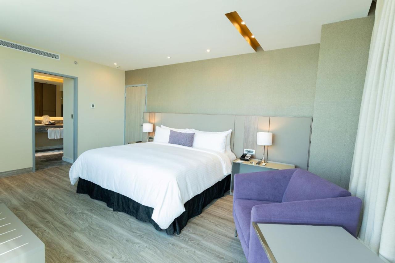 卡米诺里尔蒙特雷时尚大道酒店 San Pedro Garza Garcia 外观 照片 A bedroom at the hotel