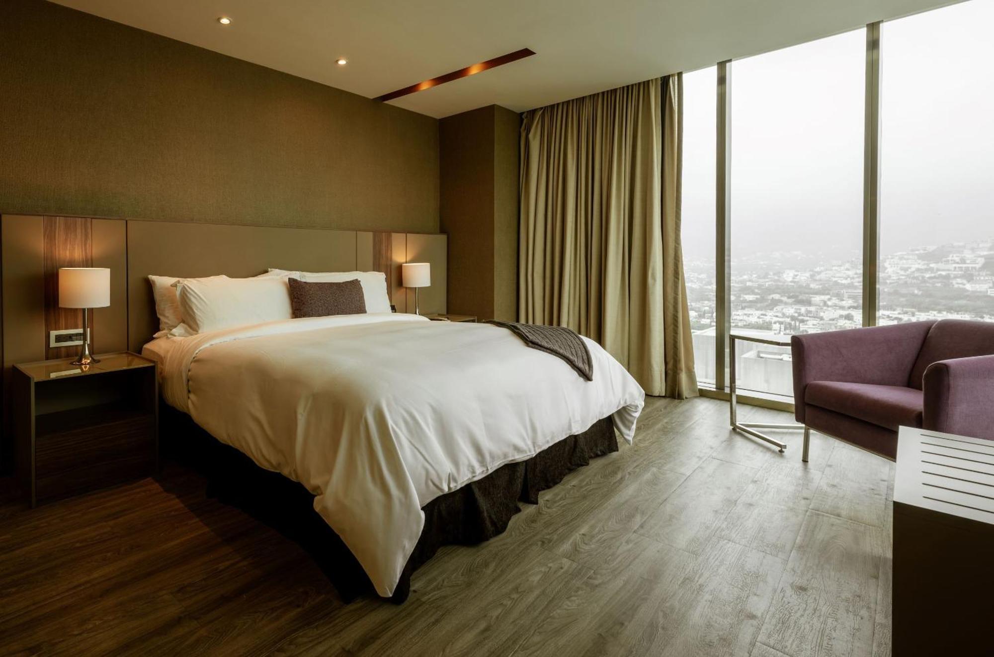 卡米诺里尔蒙特雷时尚大道酒店 San Pedro Garza Garcia 外观 照片 A bedroom at the hotel