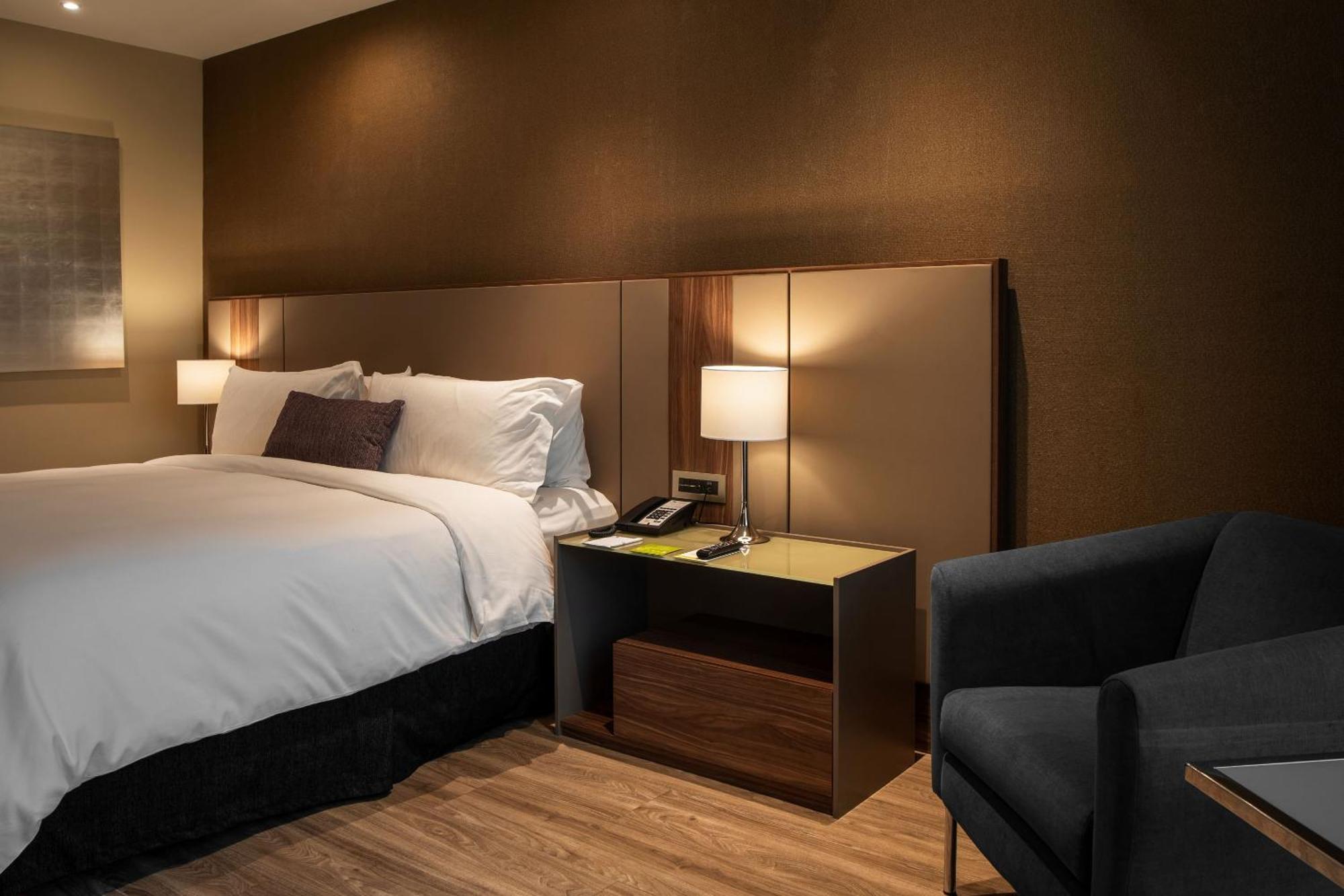 卡米诺里尔蒙特雷时尚大道酒店 San Pedro Garza Garcia 外观 照片 A room at the hotel
